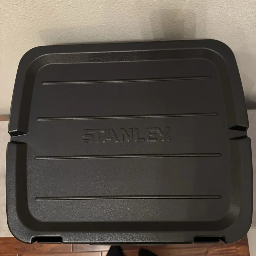 Stanley Cold-For-Days 30qt | 28.3L Hard-Sided Cooler - Picture 5 of 10